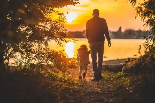image of dad and child - parental alienation Salford